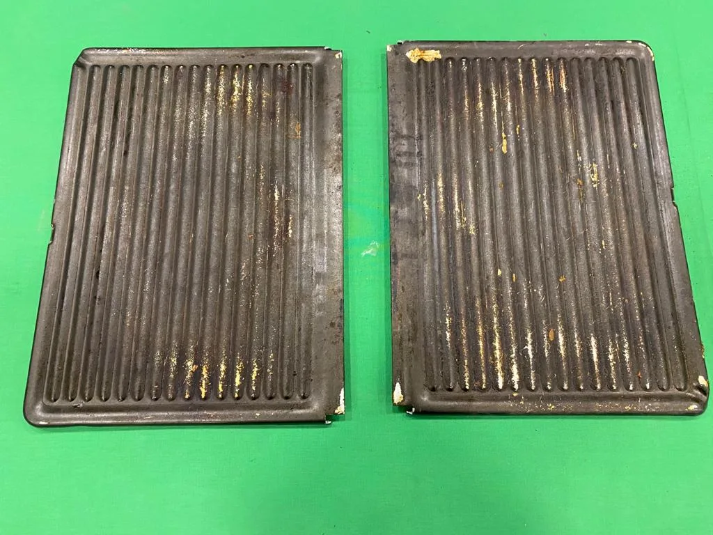Çubuklu tost plakası — kaplaması dökülmüş eski hali